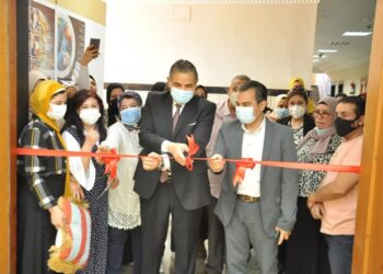 رئيس جامعة كفر الشيخ يفتتح معرض الفن التشكيلي لطلاب "النوعية "