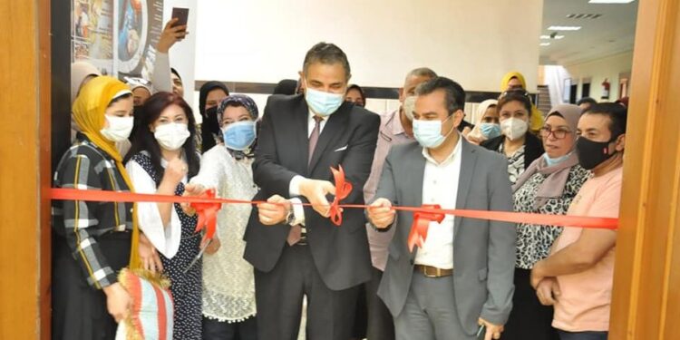 رئيس جامعة كفر الشيخ يفتتح معرض الفن التشكيلي لطلاب "النوعية "