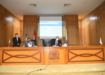 الداودي يعقد اجتماعاً موسعاً لمتابعة الموقف التنفيذي لمشروعات حياة كريمة بقنا