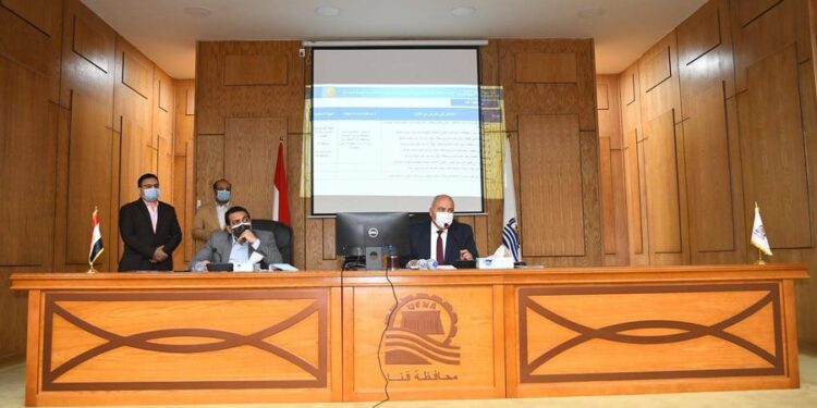 الداودي يعقد اجتماعاً موسعاً لمتابعة الموقف التنفيذي لمشروعات حياة كريمة بقنا