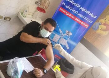 إقبال كثيف على المركز الحضري لتلقي لقاح كورونا بالبلينا سوهاج