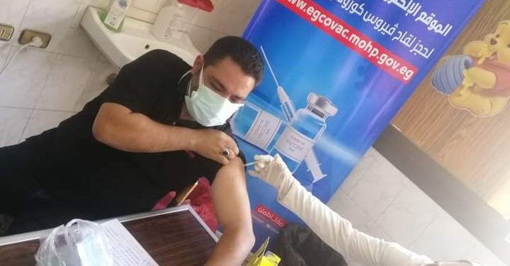 إقبال كثيف على المركز الحضري لتلقي لقاح كورونا بالبلينا سوهاج