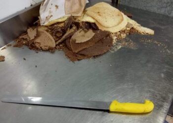 بالصور … صحة سوهاج ضبط وإعدام طن أغذية متنوعه غير صالحة للإستهلاك الأدمي.