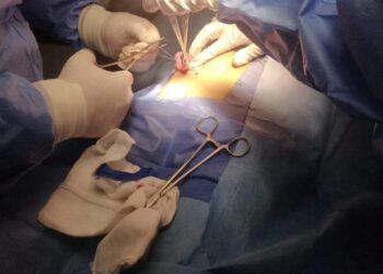 ملحمة إنقاذ طفلة مصابه بكورونا وانفجار في الزائدة بمستشفي سوهاج العام.