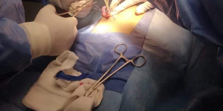 ملحمة إنقاذ طفلة مصابه بكورونا وانفجار في الزائدة بمستشفي سوهاج العام.