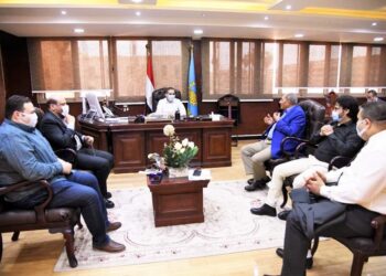 محافظ الغربية يعقد اجتماعاً مع نواب المحلة لتنسيق الجهود.