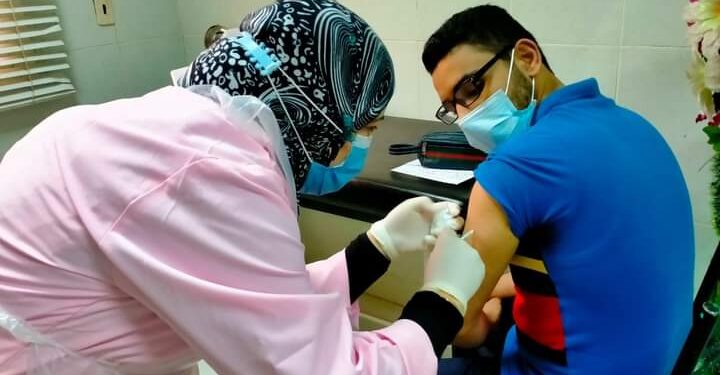 فرق متنقلة للتطعيم بلقاح كورونا بسوهاج