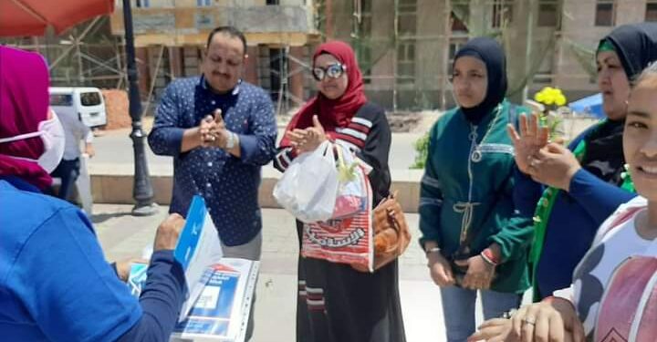 فرق التواصل المجتمعي تجوب شوارع الإسكندرية