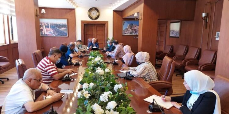 محافظ بورسعيد يتابع مشروعات تطوير حى الضواحى .