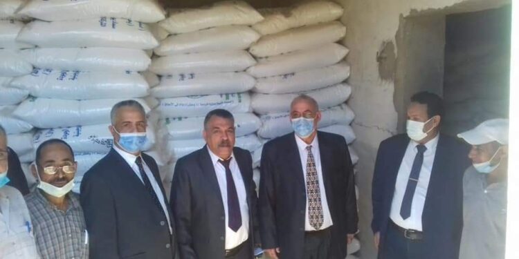 الزراعة تتابع منظومة توزيع الأسمدة في المحافظات وتؤكد محاسبة المقصرين والمتلاعبين بالمنظومة.