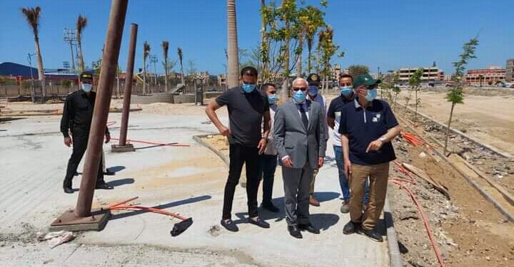 محافظ بورسعيد يتابع سير العمل  بساحة شارع نهضة بورسعيد