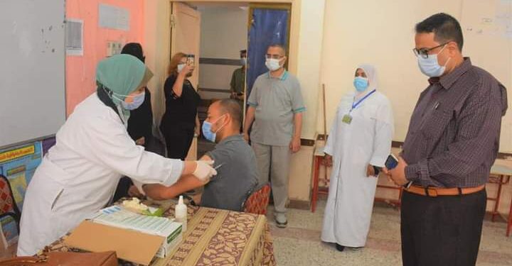 ٢٠٠ من العاملين بمديرية التربية والتعليم يحصلون على لقاح كورونا المستجد ضمن مبادرة “اللقاح أمان”