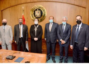 وزيرة التجارة والصناعة تبحث مع وفد اتحاد غرفة تجارة وصناعة البحرين سبل تعزيز التعاون