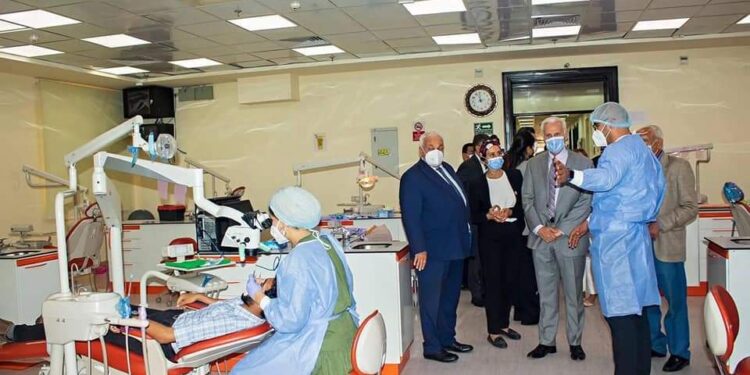 الجامعة البريطانية تستقبل رئيس “الأمريكية” AUC لبحث التعاون والشراكة في البحث العلمي.