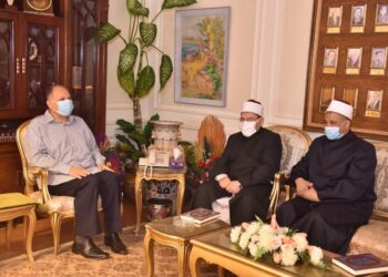 محافظ أسيوط يلتقي بعض قيادات الاوقاف بالمحافظة للتأكيد على تطبيق الإجراءات الاحترازية والوقائية.