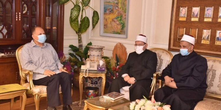 محافظ أسيوط يلتقي بعض قيادات الاوقاف بالمحافظة للتأكيد على تطبيق الإجراءات الاحترازية والوقائية.