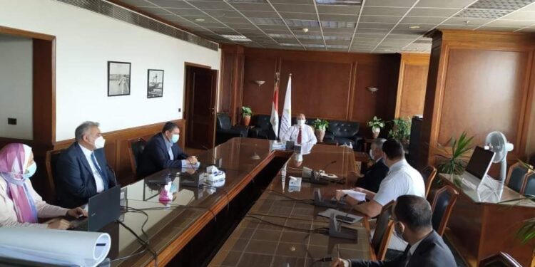 د. عبد العاطي: إعادة تأهيل ورفع كفاءة ترعتي نجع حمادي الشرقية والغربية وفروعهما والمنشآت