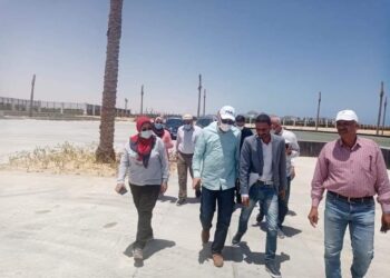 مسئولو الإسكان: يتفقدون الممشى الشاطئي وجامعة العلمين الدولية بمدينة العلمين الجديدة.