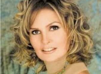 الفنانة الكبيرة يسرا تهنئ الأخوة المسيحين بعيد القيامة المجيد