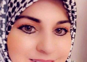 سلاحي حجر وقلبي حديد