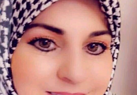 سلاحي حجر وقلبي حديد