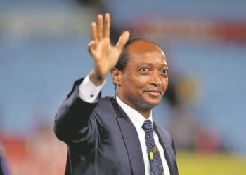 ماذا يفعل موسيماني مع رئيس الاتحاد الأفريقي وولده.