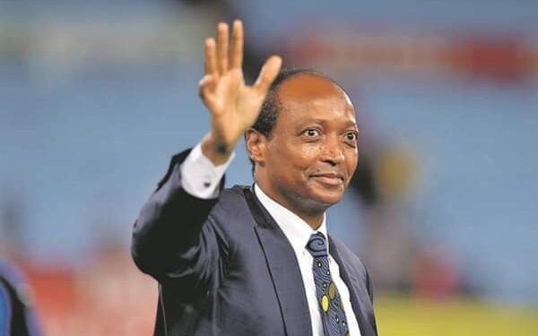 ماذا يفعل موسيماني مع رئيس الاتحاد الأفريقي وولده.