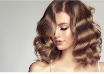 أهمية وتأثير زيت الليمون علي شعرك .