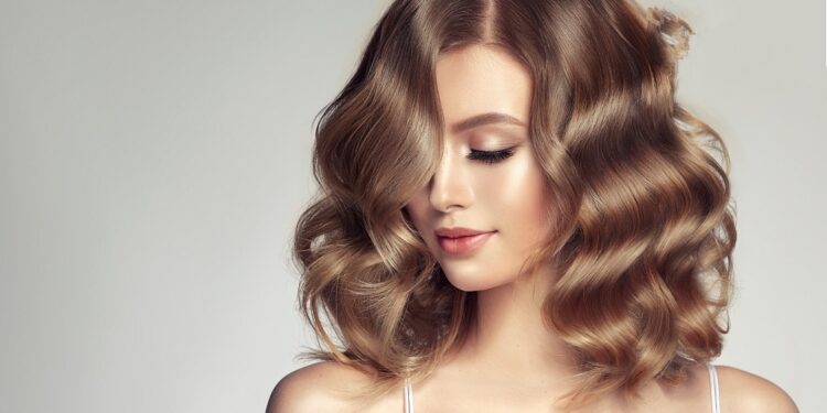 أهمية وتأثير زيت الليمون علي شعرك .