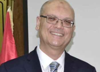 المركز الاول على كليات عين شمس فى محو الامية للتجارة.