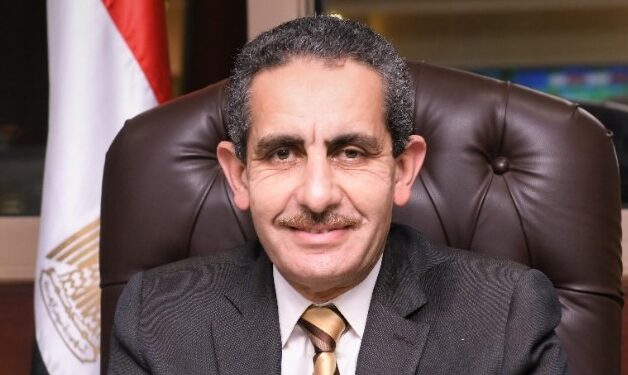 توقيع عقود اتفاق لتوسعة مدخل المحلة وإنشاء كوبري مشاة كهربائي بالشون