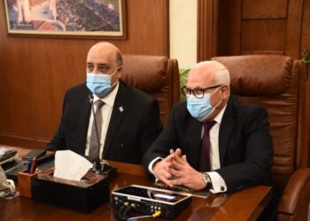 خلال لقائه برئيس الهيئة العامة لتعاونيات البناء والتعمير بديوان عام محافظة بورسعيد .