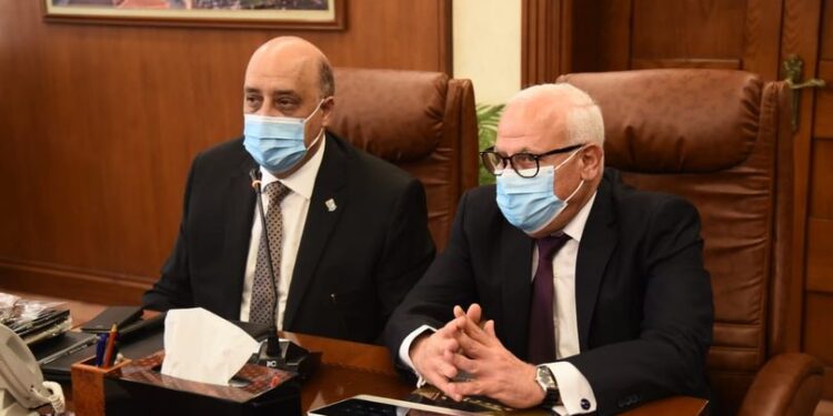 خلال لقائه برئيس الهيئة العامة لتعاونيات البناء والتعمير بديوان عام محافظة بورسعيد .