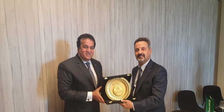 وزير التعليم العالي يزور جامعة نوفا البرتغالية