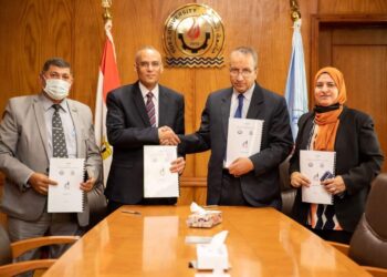 توقيع بروتوكول تعاون بين كلية هندسة البترول والتعدين و المركز القومي للبحوث