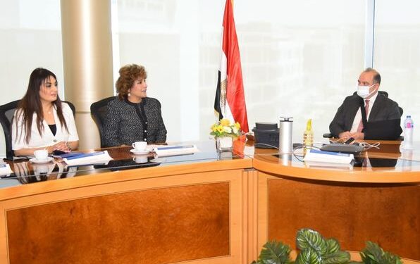 لقاء ليلى بنس