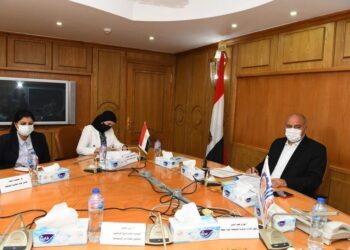 محافظ قنا ترأس