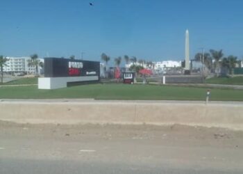 مسئولو الإسكان