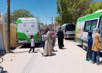 الكشف علي ٢٣٦١ مواطن في قافله طبيه مجانية ضمن مبادرة ” حياة كريمة ” بقنا