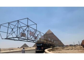 وزارة السياحة والآثار : نجاح التجربة الأولى لاختبار كفاءة أداء العربة المخصصة لنقل مركب خوفو الأولى