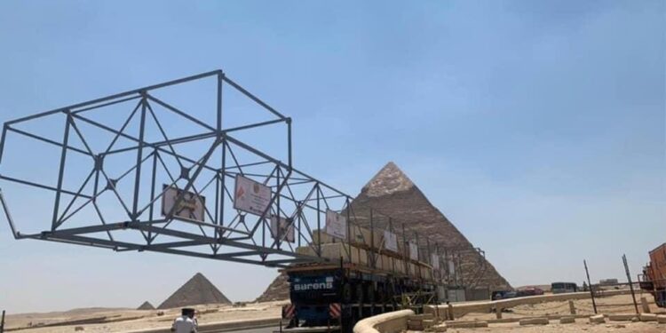 وزارة السياحة والآثار : نجاح التجربة الأولى لاختبار كفاءة أداء العربة المخصصة لنقل مركب خوفو الأولى