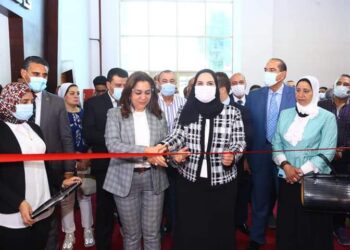 وزيرة التضامن الاجتماعي ومحافظ دمياط تفتتحان معرض “ديارنا” للأثاث والمفروشات