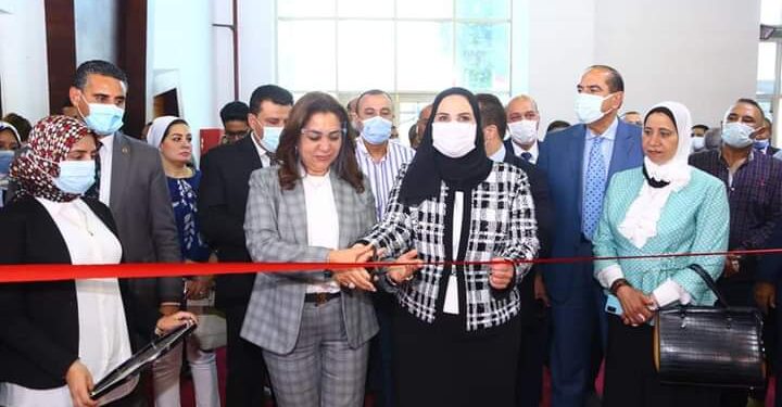 وزيرة التضامن الاجتماعي ومحافظ دمياط تفتتحان معرض “ديارنا” للأثاث والمفروشات