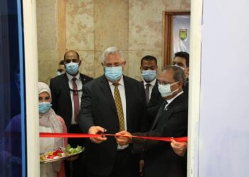 وزير الزراعة: يفتتح صوبة اقلمة النخيل بمركز بحوث الصحراء