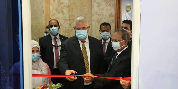 وزير الزراعة: يفتتح صوبة اقلمة النخيل بمركز بحوث الصحراء