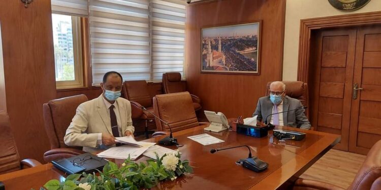 محافظ بورسعيد يتابع سير العمل بمنظومة الابنية التعليمية.