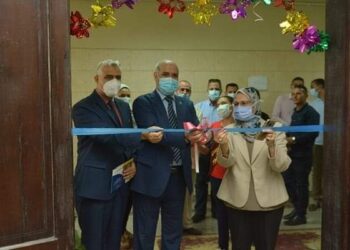رئيس جامعة الفيوم يفتتح معمل بحوث المنتجات الطبيعية بكلية الصيدلة
