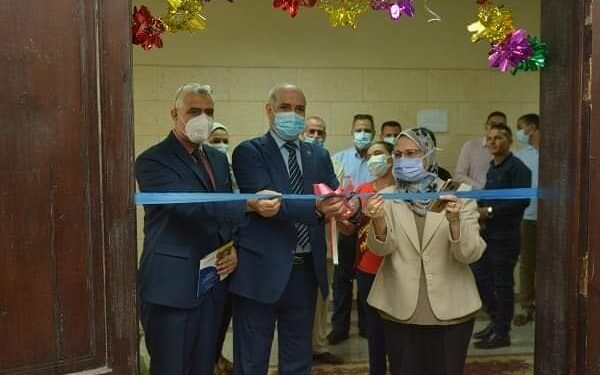 رئيس جامعة الفيوم يفتتح معمل بحوث المنتجات الطبيعية بكلية الصيدلة
