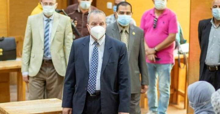 رئيس جامعة السويس يؤكد على ضرورة الالتزام بكافة الإجراءات الاحترازية المطلوبة.