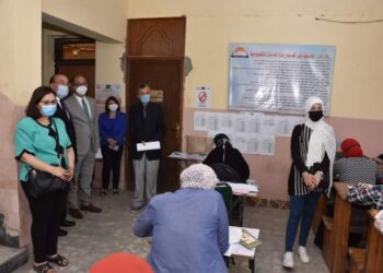 نائب رئيس جامعة عين شمس لشئون الدراسات العليا والبحوث  يتقفد اختبارات الدراسات العليا بكلية التربية